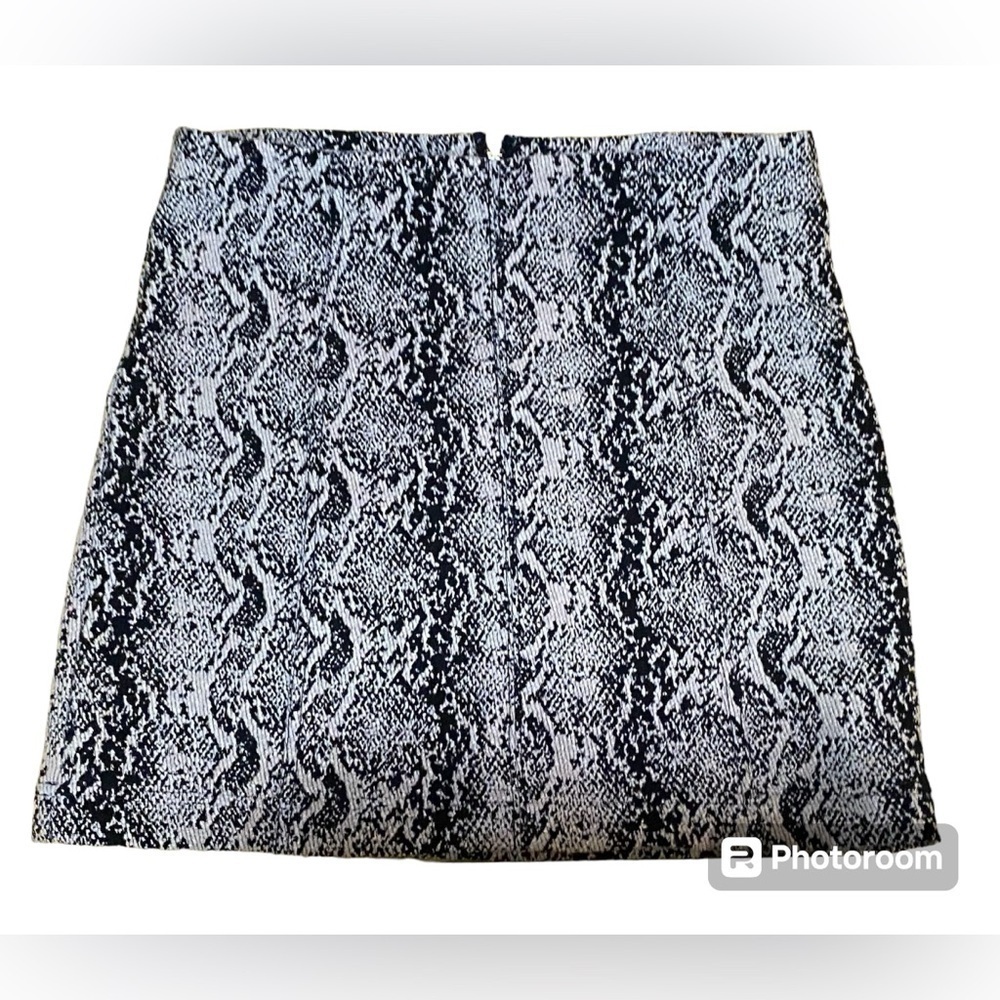 Free people snake skin mini skirt size 10